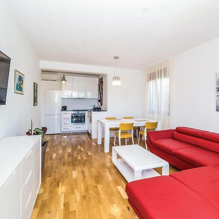 Kaštela Nice Home In Kastel Stafilic With Kitchen מראה חיצוני תמונה