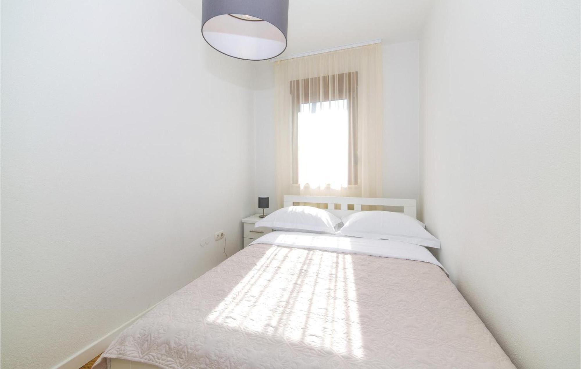 Kaštela Nice Home In Kastel Stafilic With Kitchen מראה חיצוני תמונה