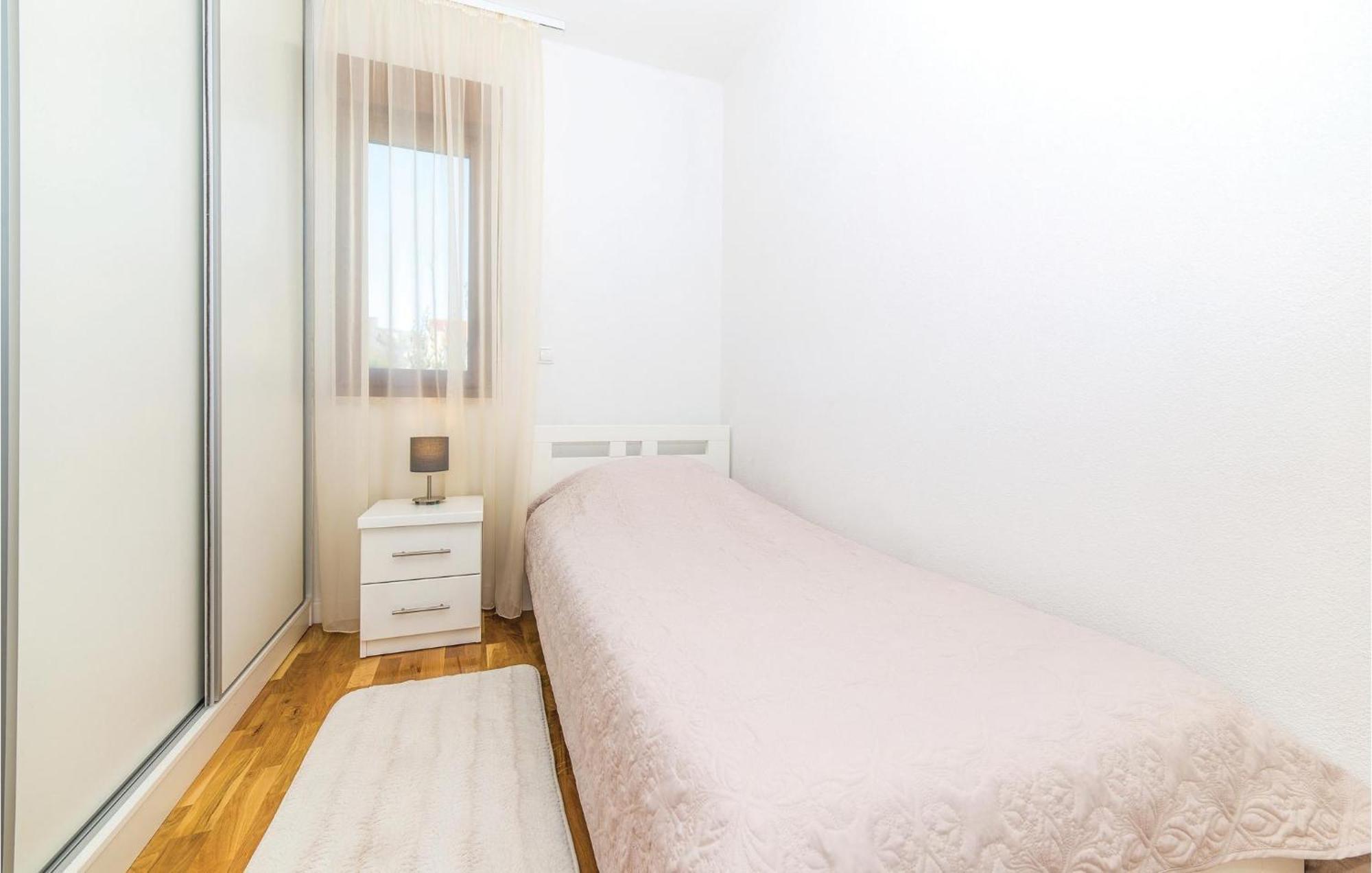 Kaštela Nice Home In Kastel Stafilic With Kitchen מראה חיצוני תמונה