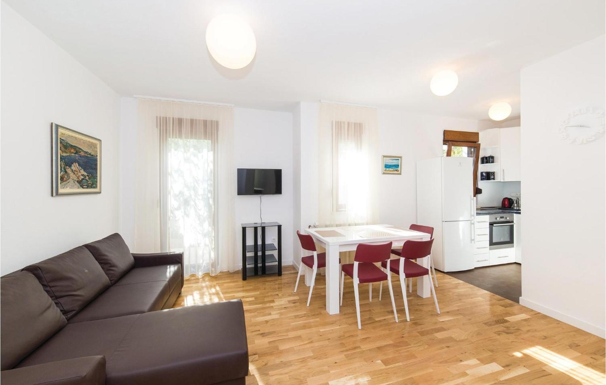 Kaštela Nice Home In Kastel Stafilic With Kitchen מראה חיצוני תמונה