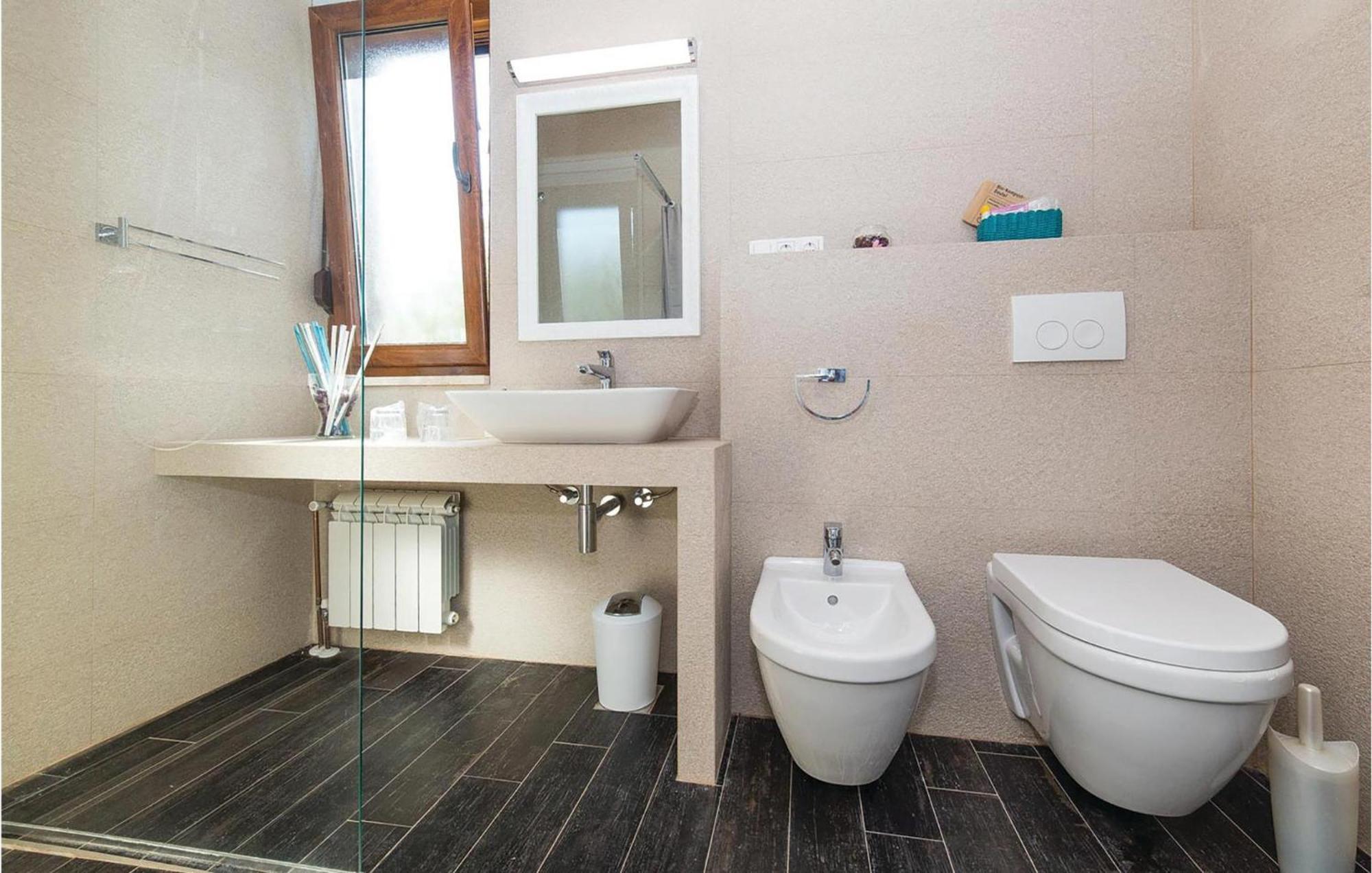 Kaštela Nice Home In Kastel Stafilic With Kitchen מראה חיצוני תמונה